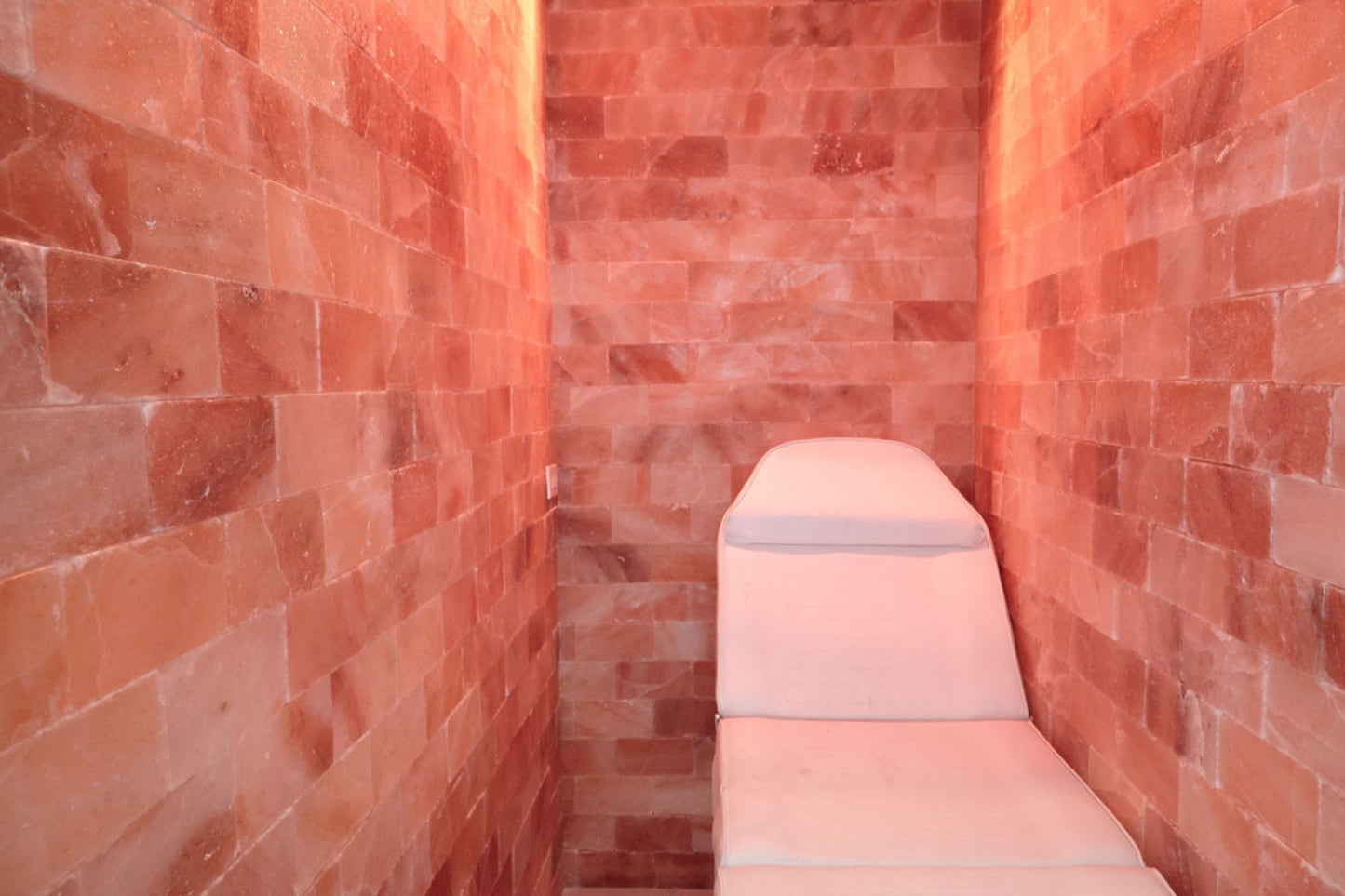 Lounge chair in a pink himalayan salt therapy room